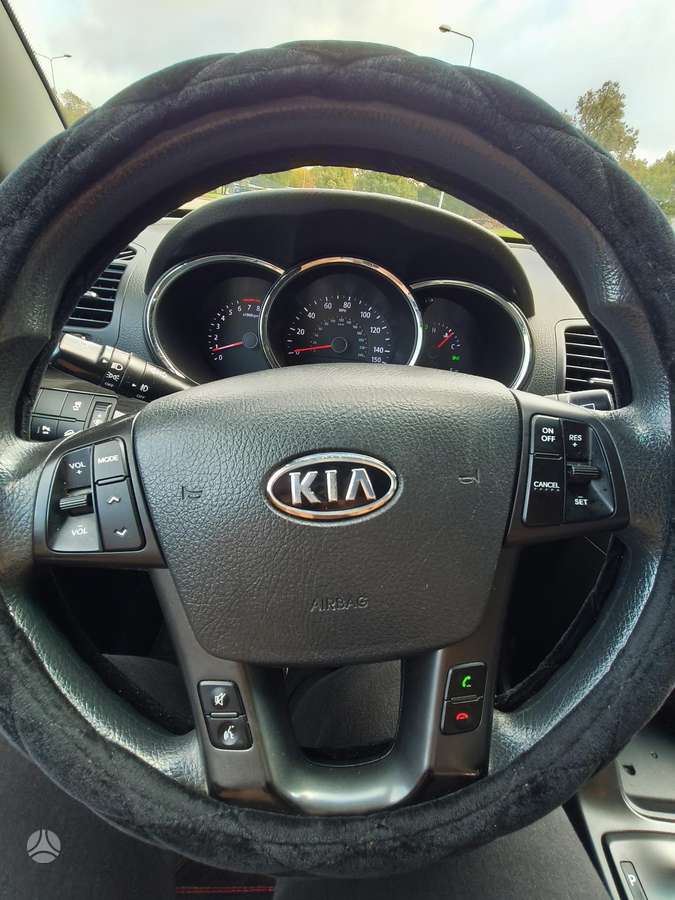Kia Sorento 2013 — салон