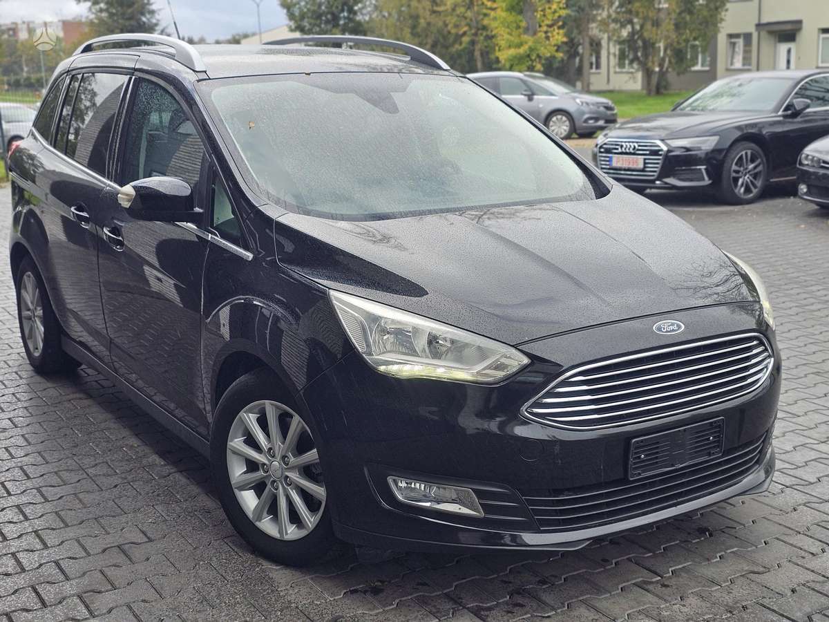 Ford Grand 2015 — салон