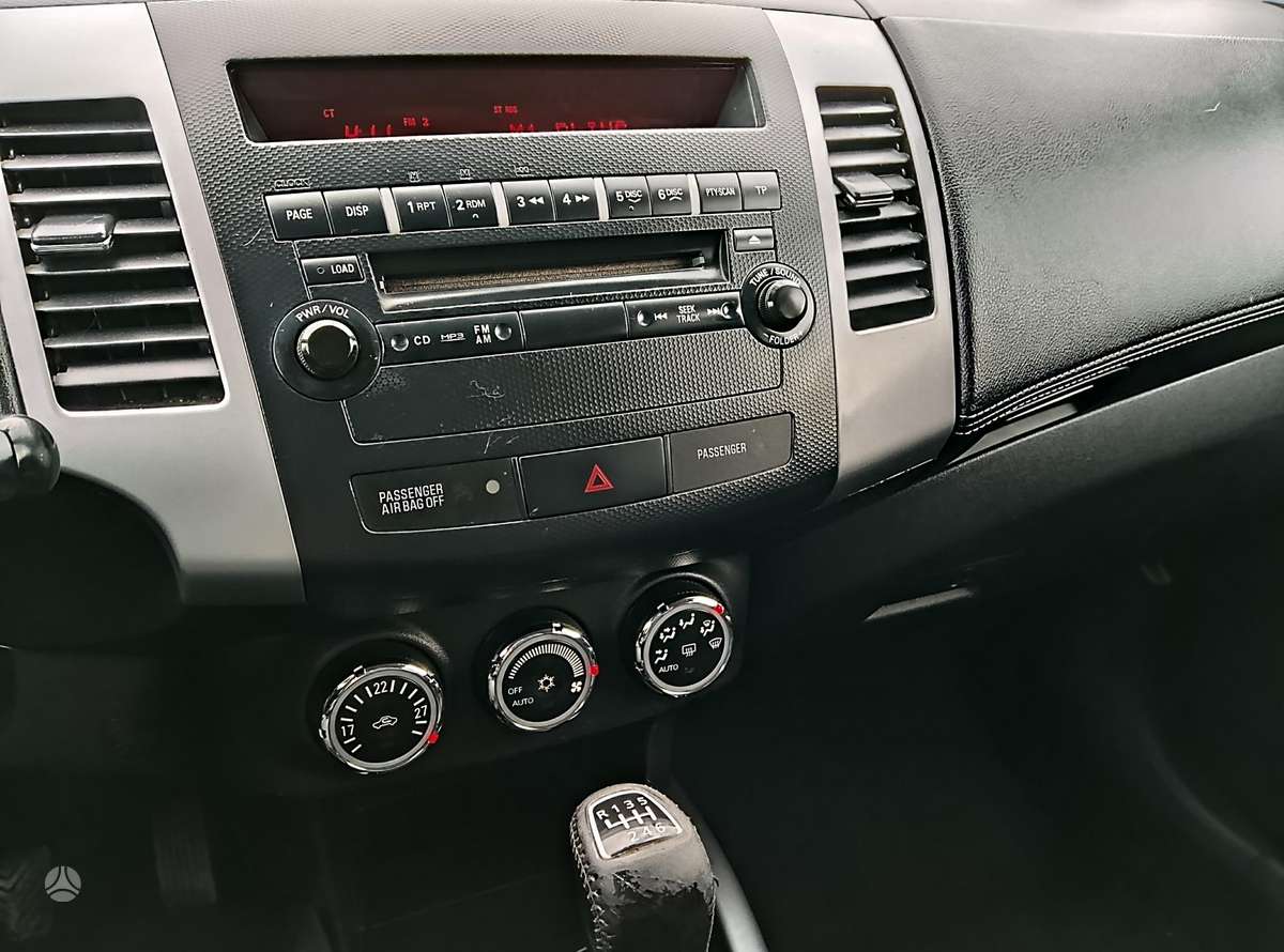 Mitsubishi Outlander 2011 — photo 10