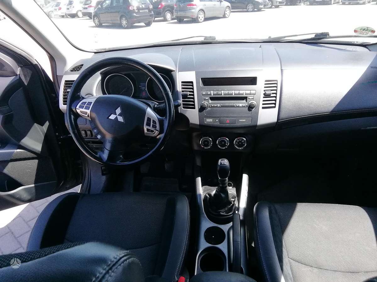 Mitsubishi Outlander 2011 — photo 10