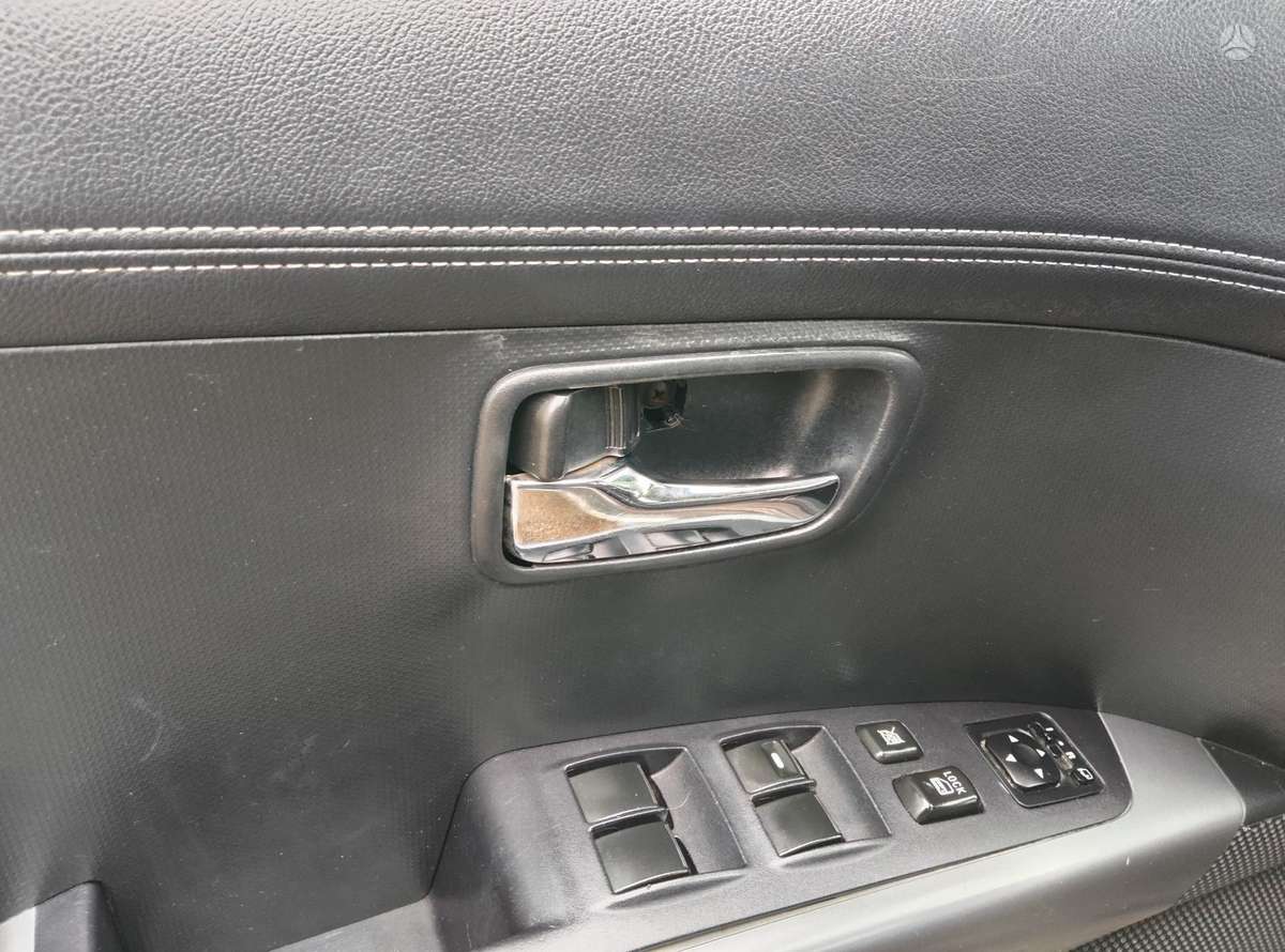 Mitsubishi Outlander 2011 — photo 13
