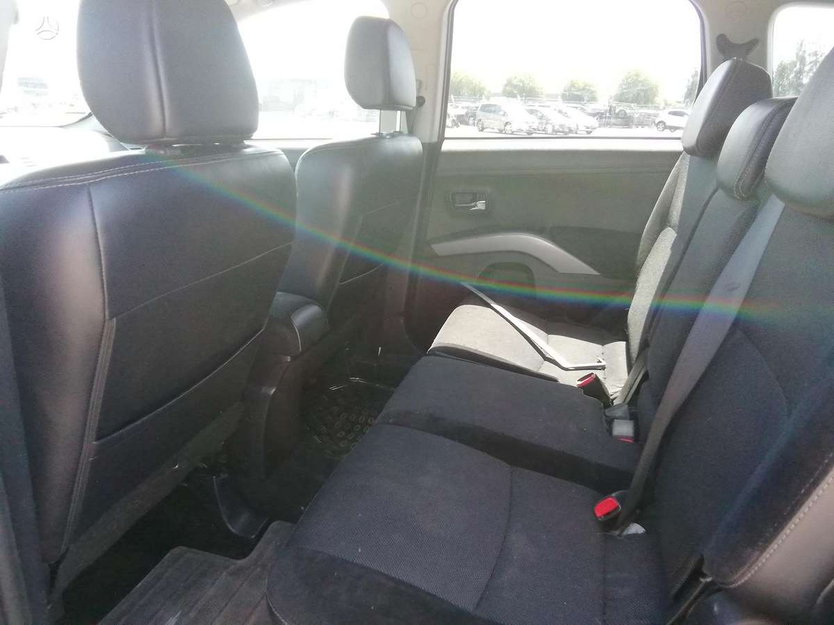 Mitsubishi Outlander 2011 — photo 13