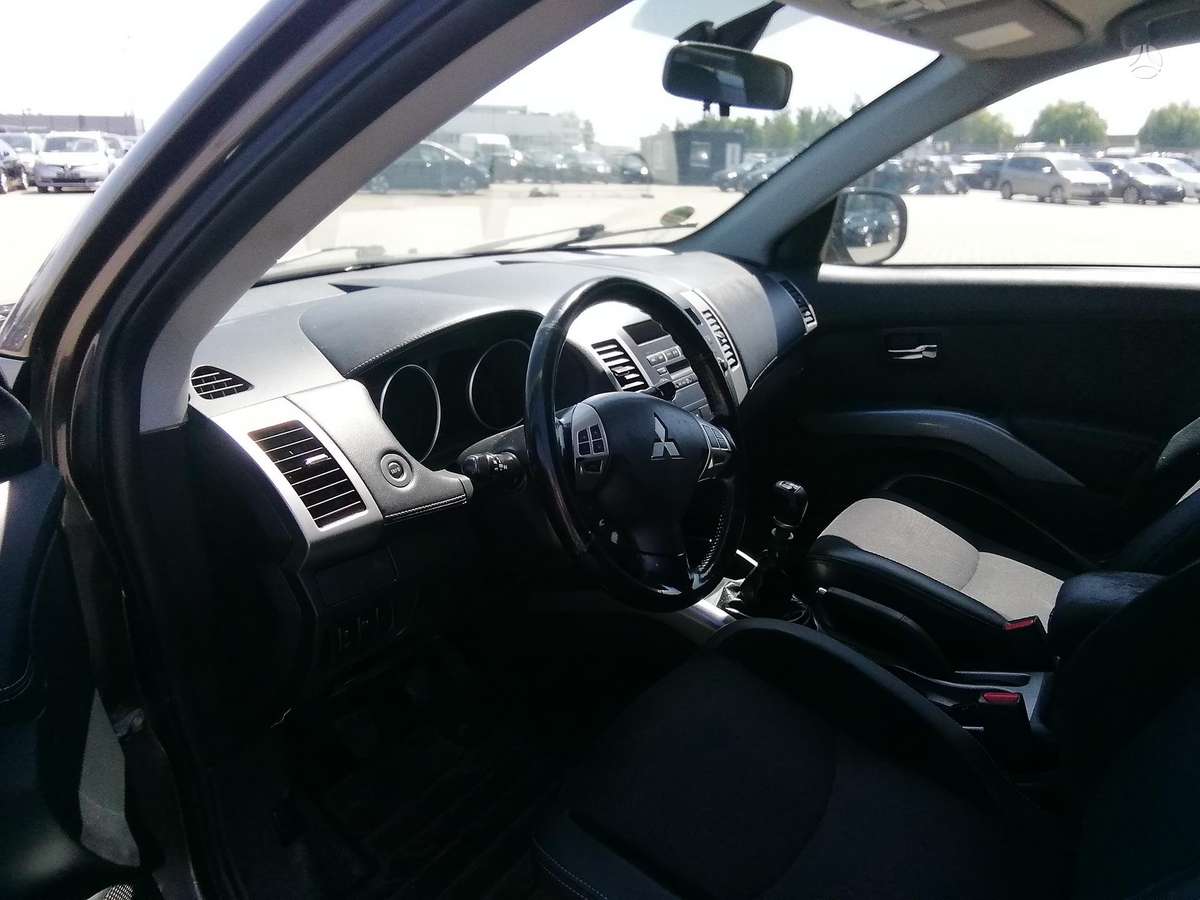 Mitsubishi Outlander 2011 — photo 15
