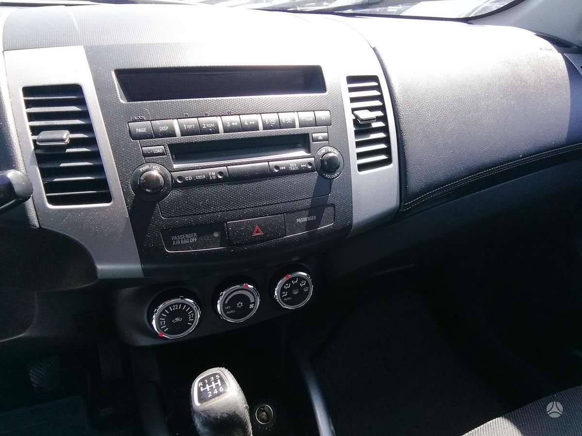 Mitsubishi Outlander 2011 — photo 16