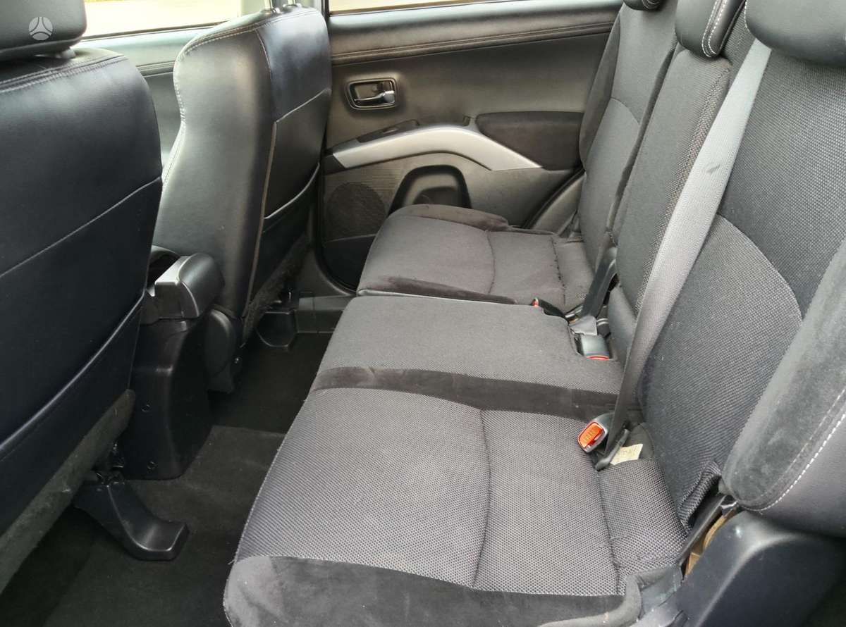 Mitsubishi Outlander 2011 — photo 16