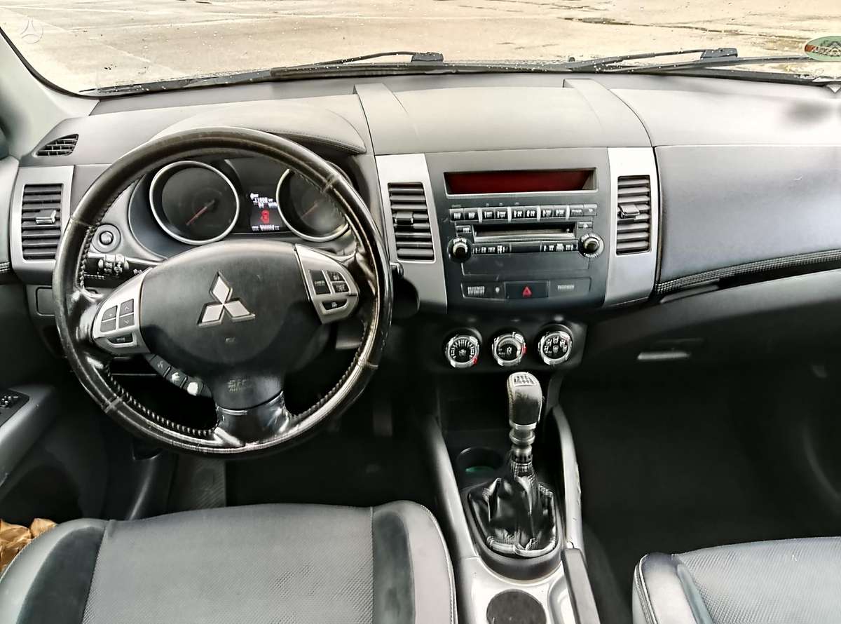 Mitsubishi Outlander 2011 — photo 17