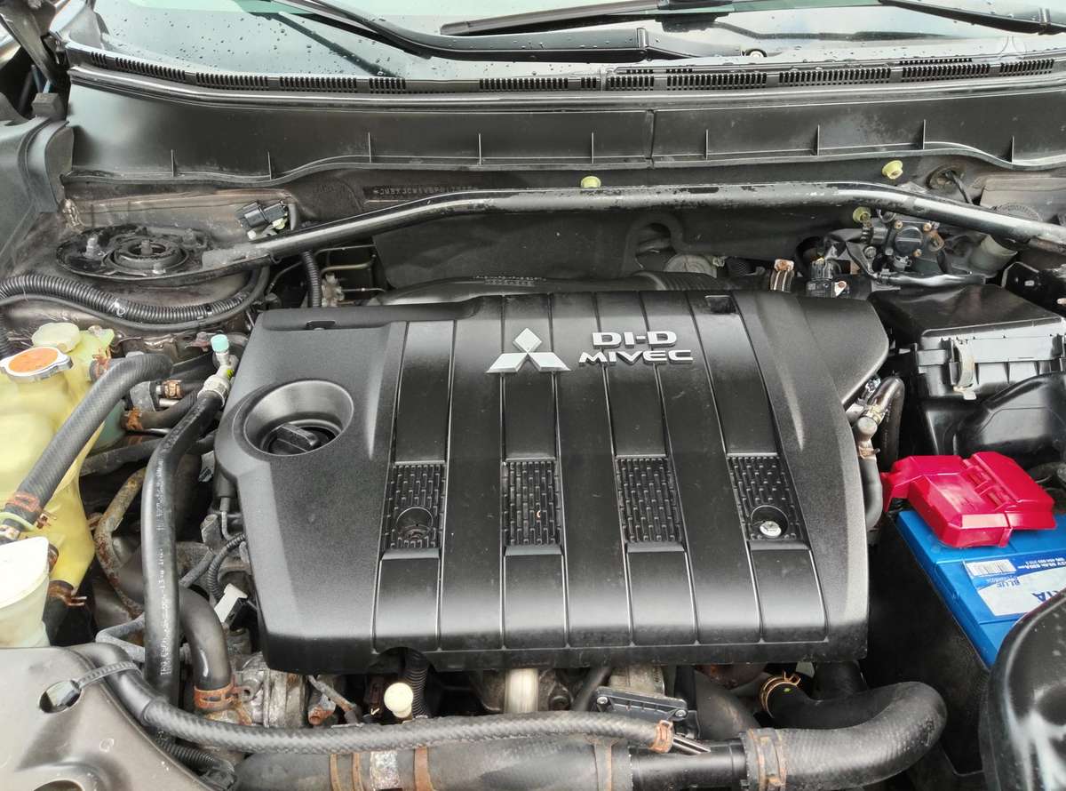 Mitsubishi Outlander 2011 — photo 20