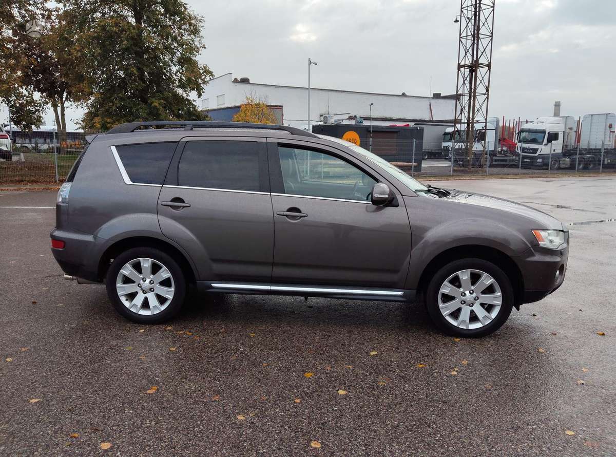 Mitsubishi Outlander 2011 — engine 2268 cm³, 177 HP (130kW)