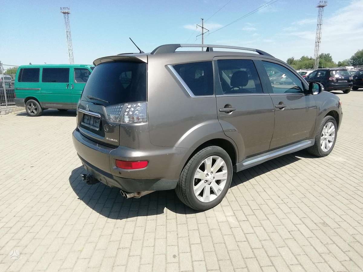 Mitsubishi Outlander 2011 — engine 2268 cm³, 177 HP (130kW)