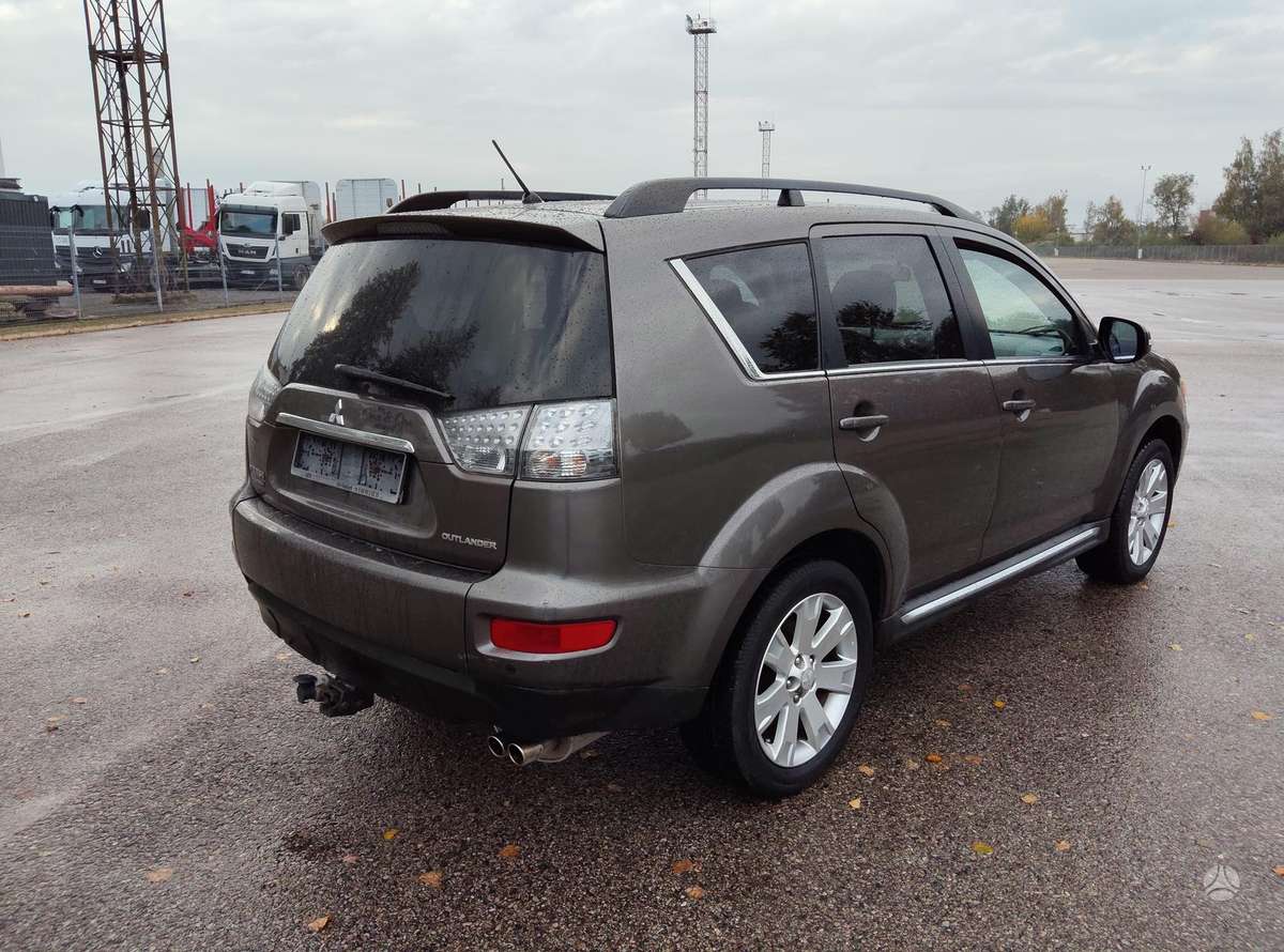 Mitsubishi Outlander 2011 — photo 5