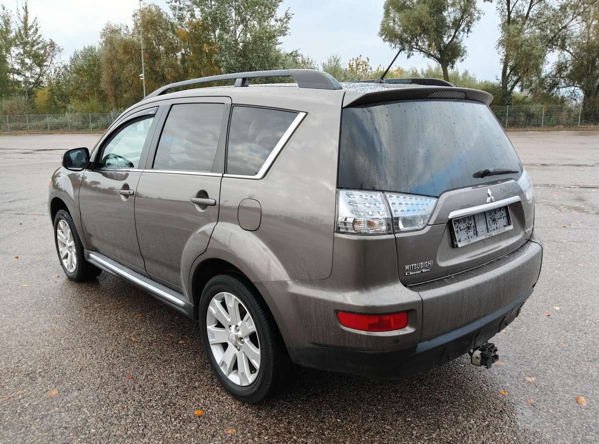 Mitsubishi Outlander 2011 — photo 7