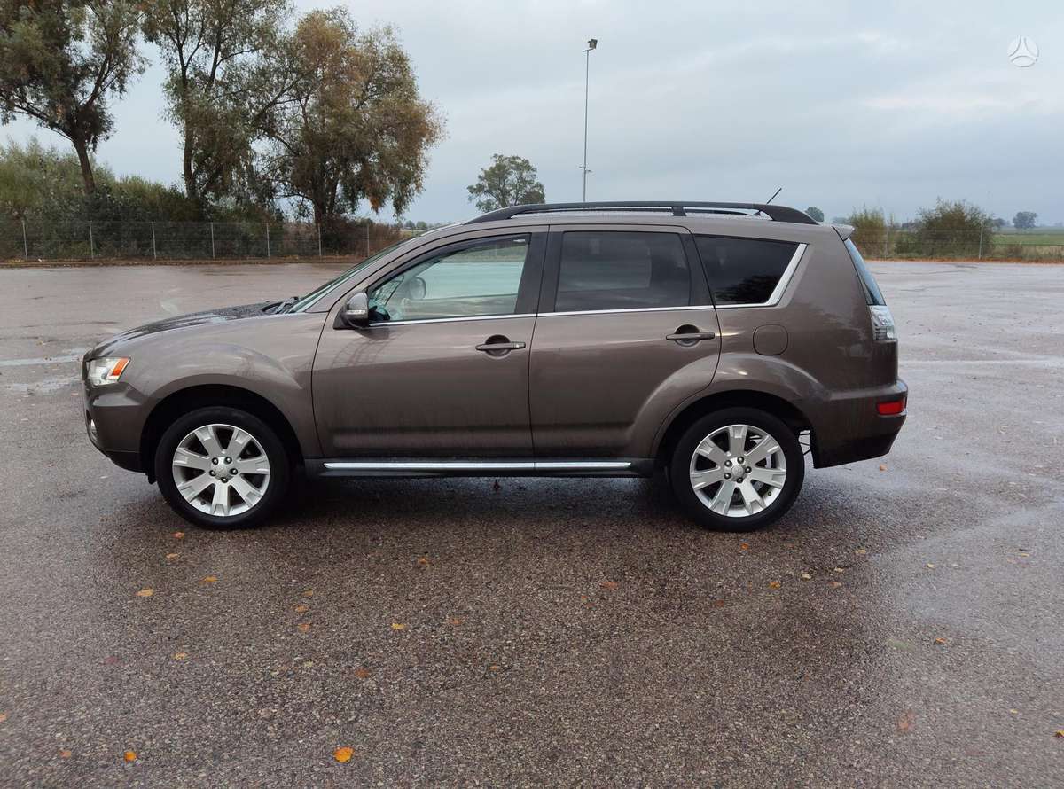 Mitsubishi Outlander 2011 — photo 8