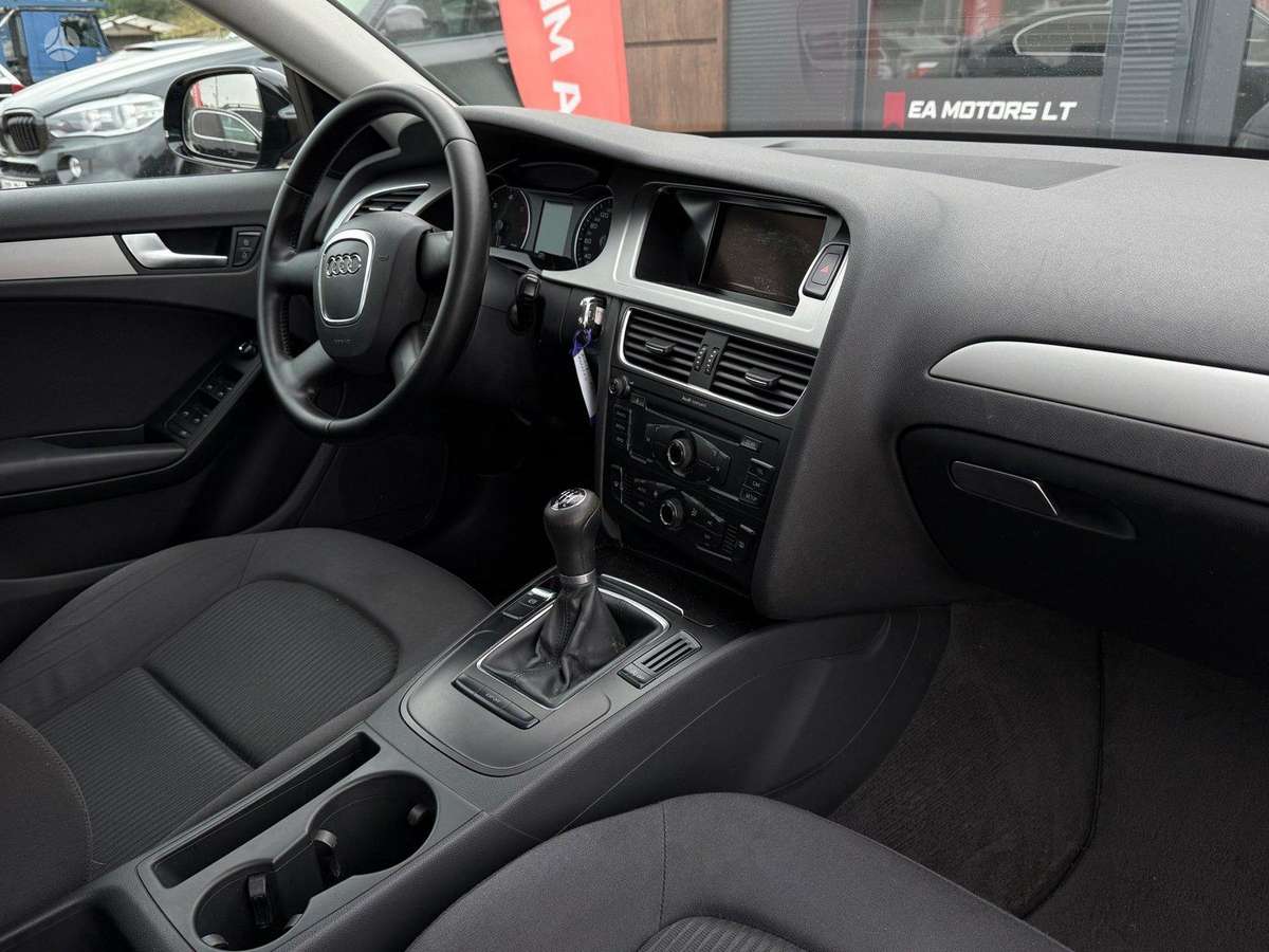 Audi A4 2009 — photo 16