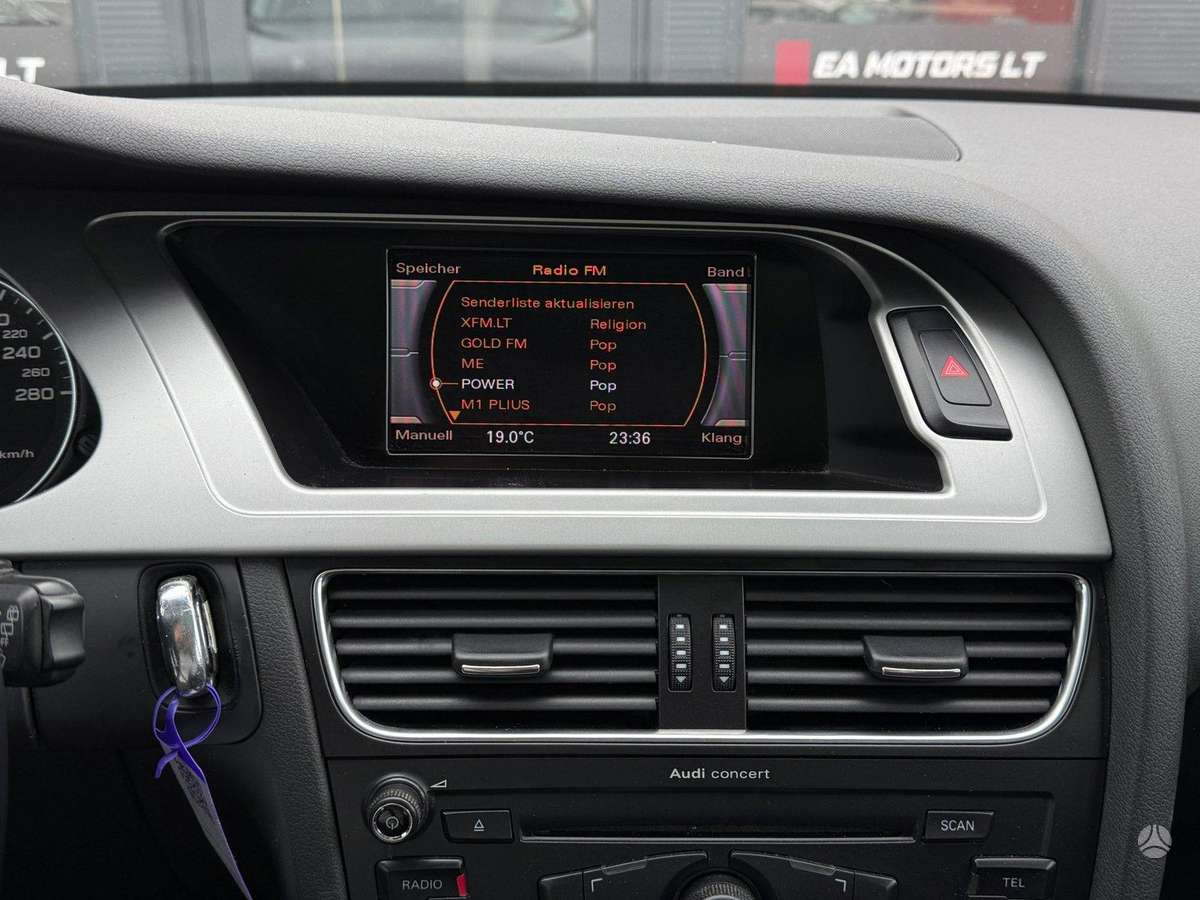 Audi A4 2009 — photo 20