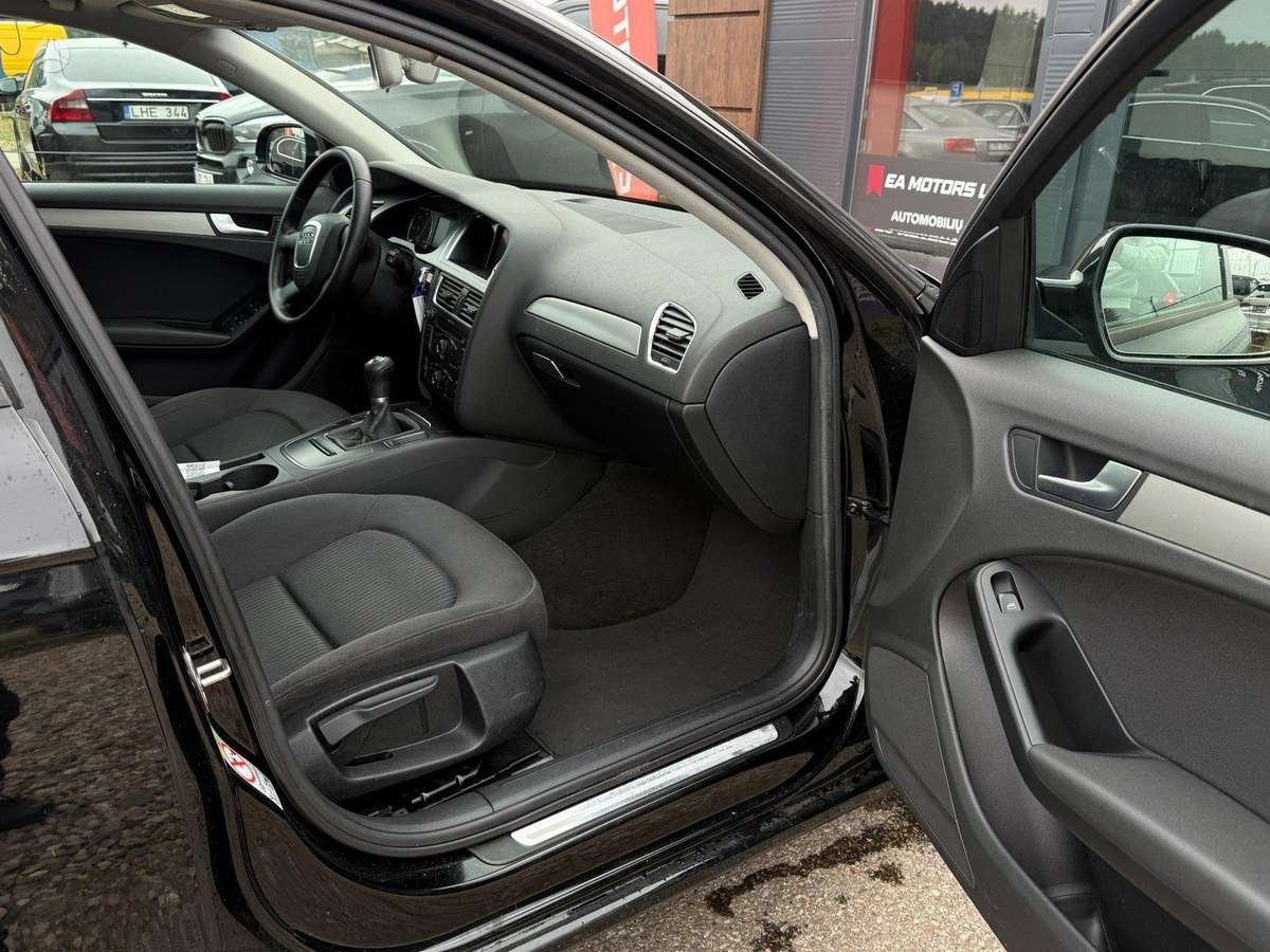 Audi A4 2009 — photo 22