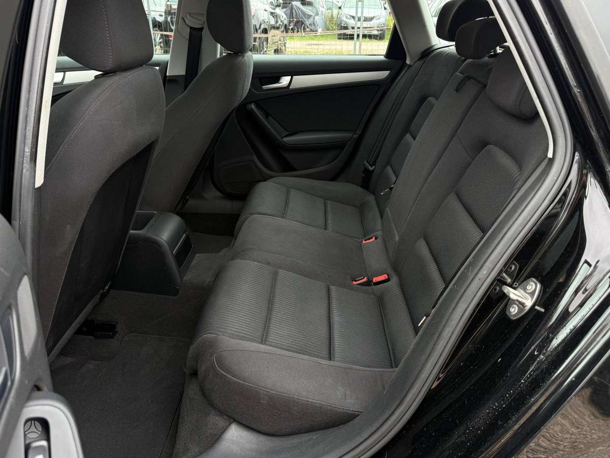Audi A4 2009 — photo 26