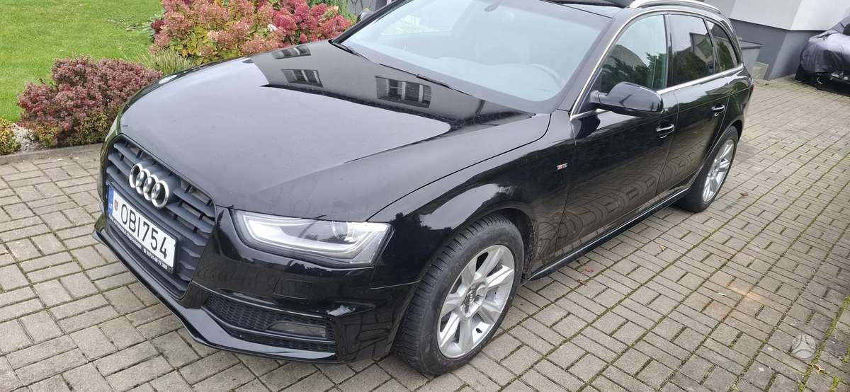 Audi A4 2012 — салон