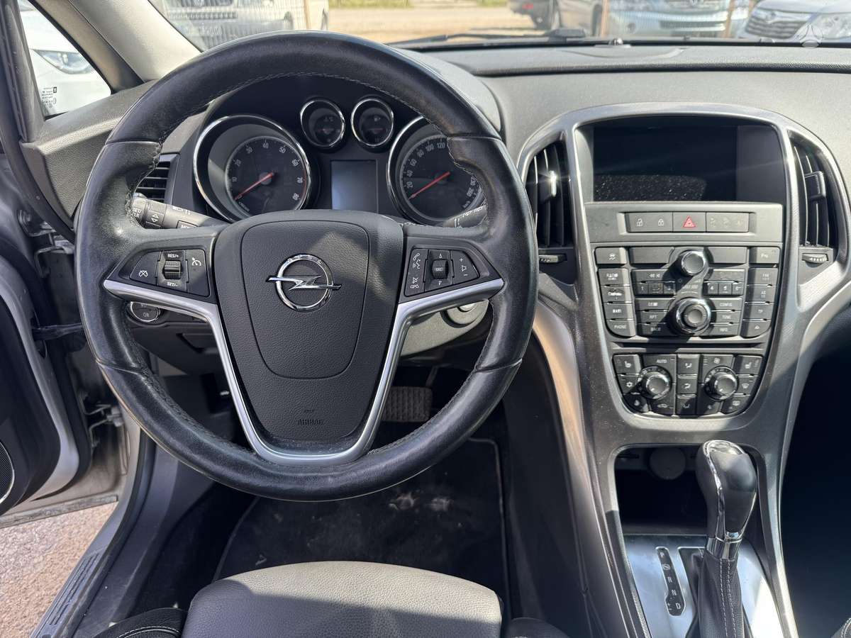 Opel Astra 2012 — photo 13
