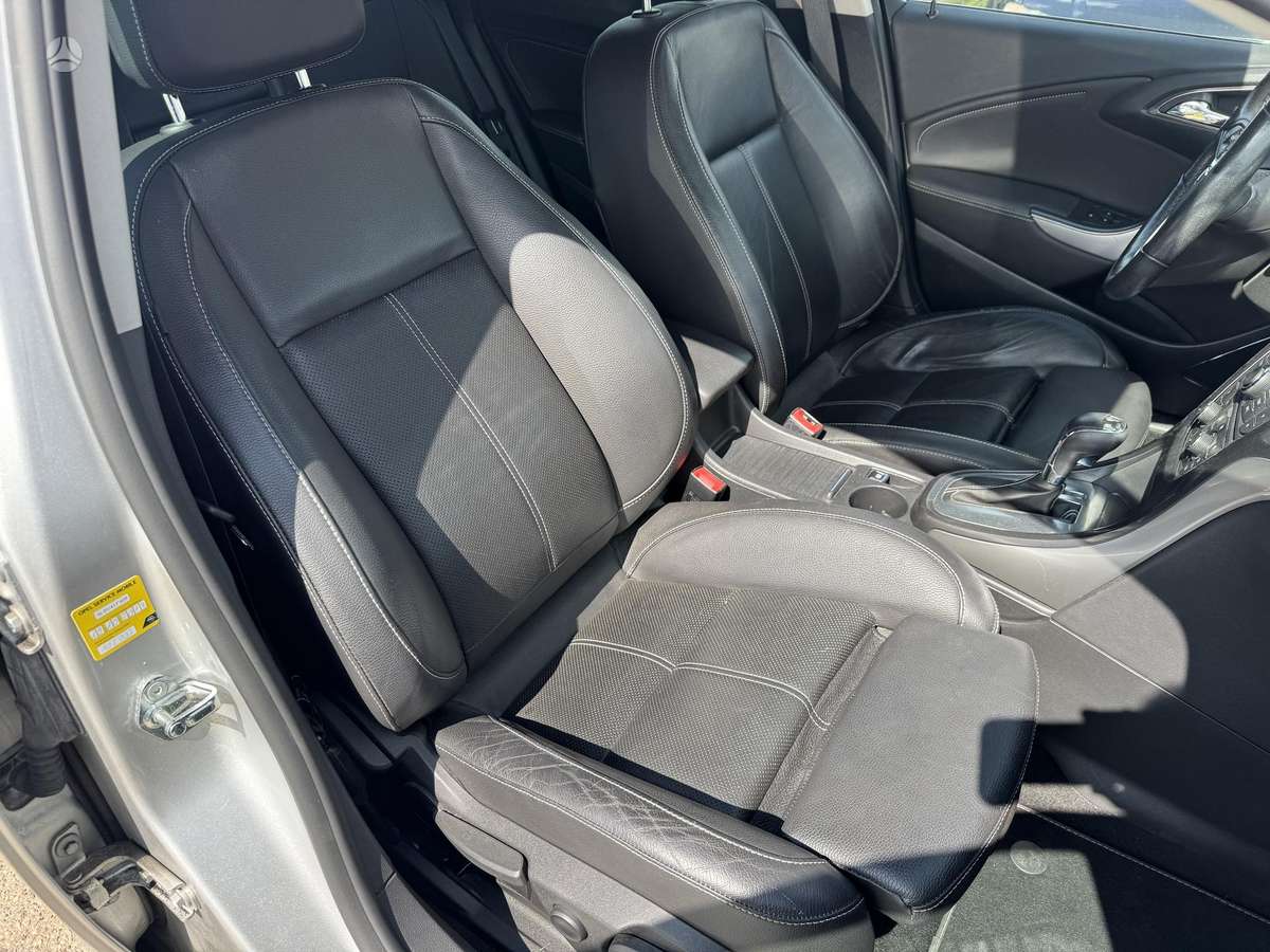 Opel Astra 2012 — photo 16