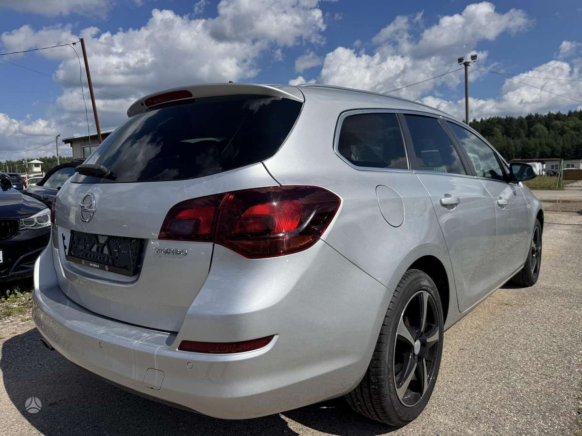 Opel Astra 2012 — engine 1364 cm³, 140 HP (103kW)