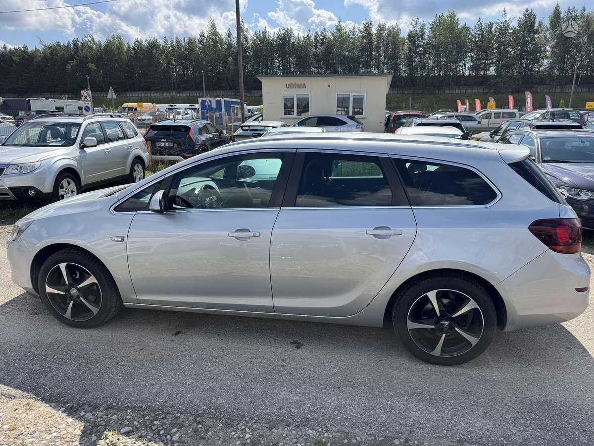Opel Astra 2012 — photo 6