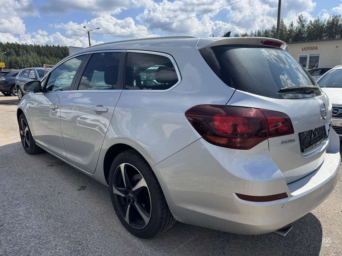 Opel Astra 2012 — photo 7
