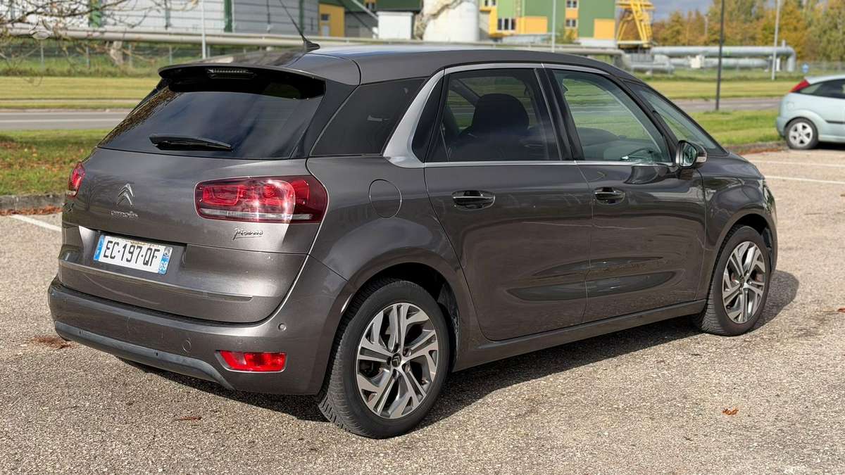 Citroen C4 2015 — двигун 1199 cm³, 131 HP (96kW)