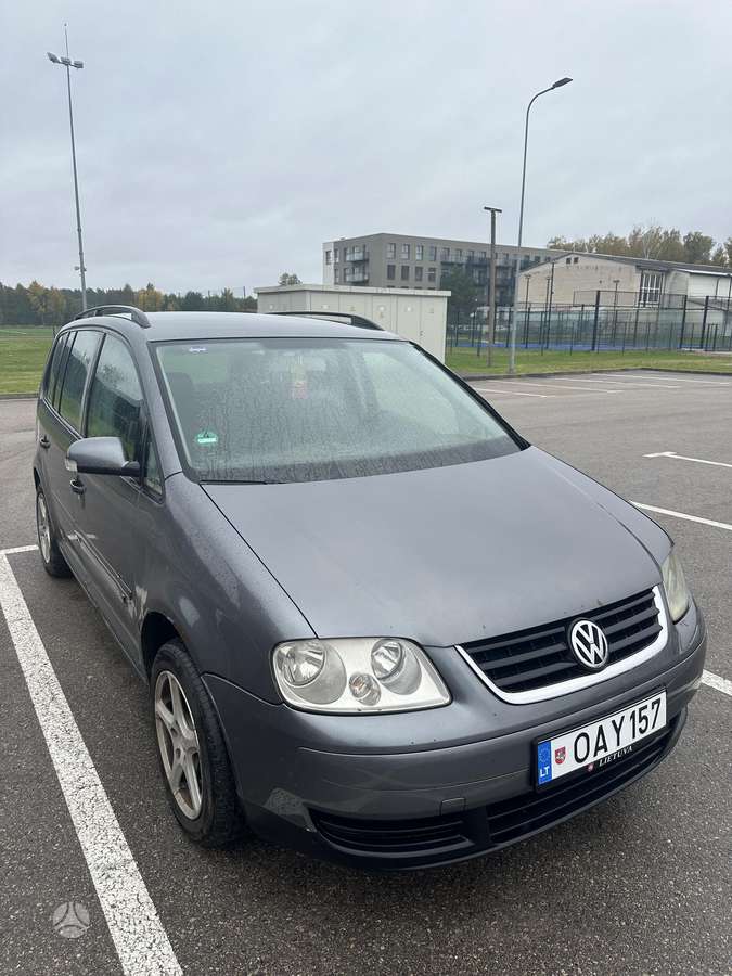 Volkswagen Touran 2005 — rear view