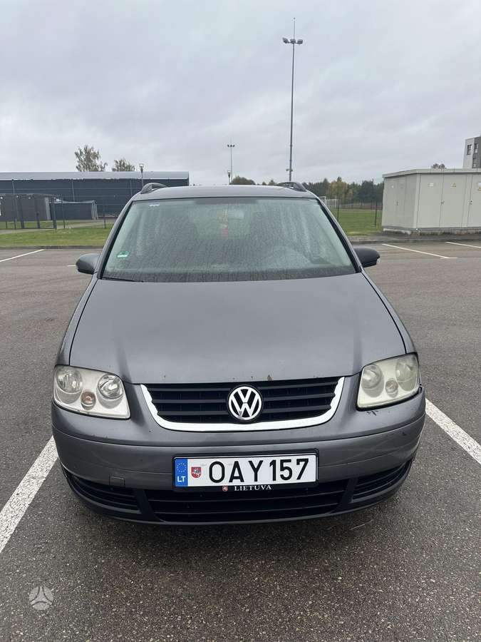 Volkswagen Touran 2005 — interior