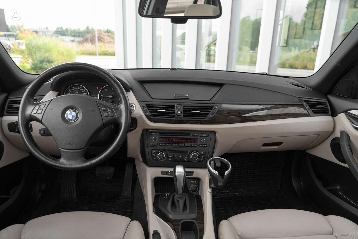 BMW X1 2010 — photo 13