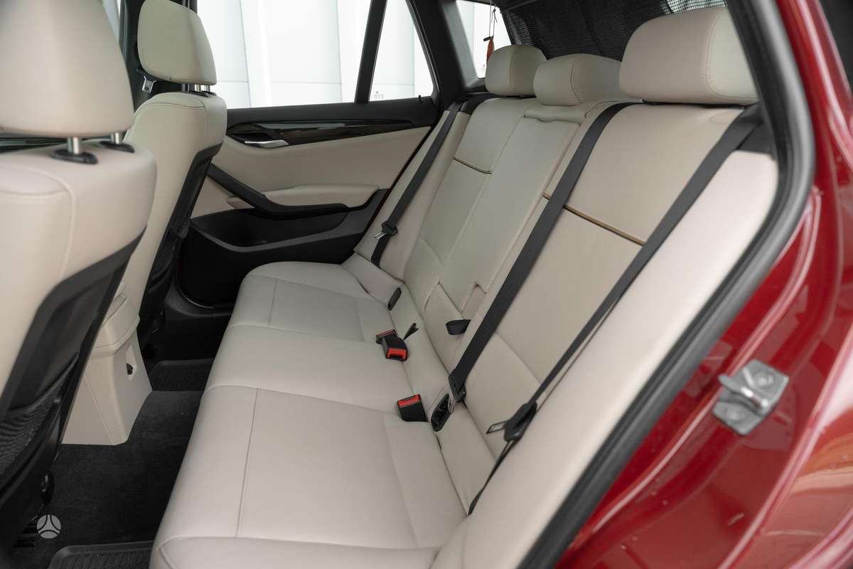 BMW X1 2010 — photo 14