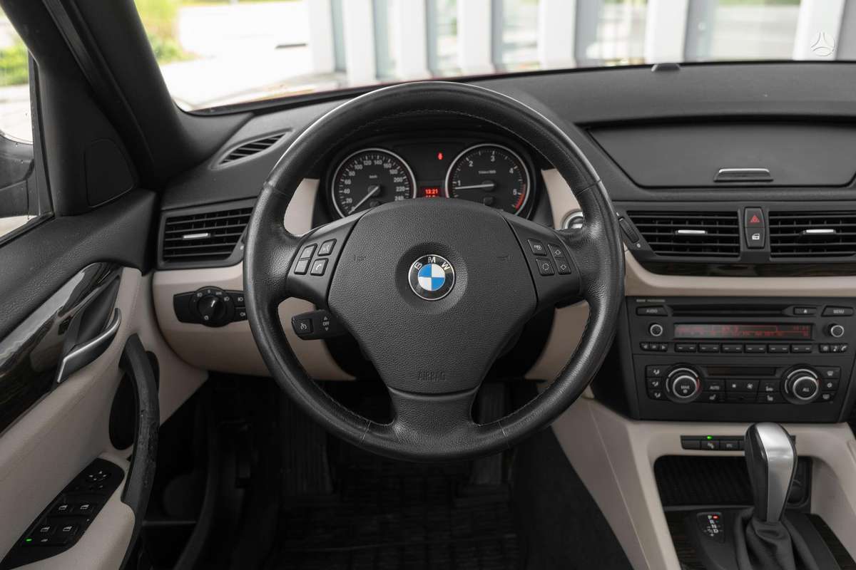 BMW X1 2010 — photo 17