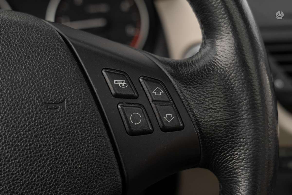 BMW X1 2010 — photo 20