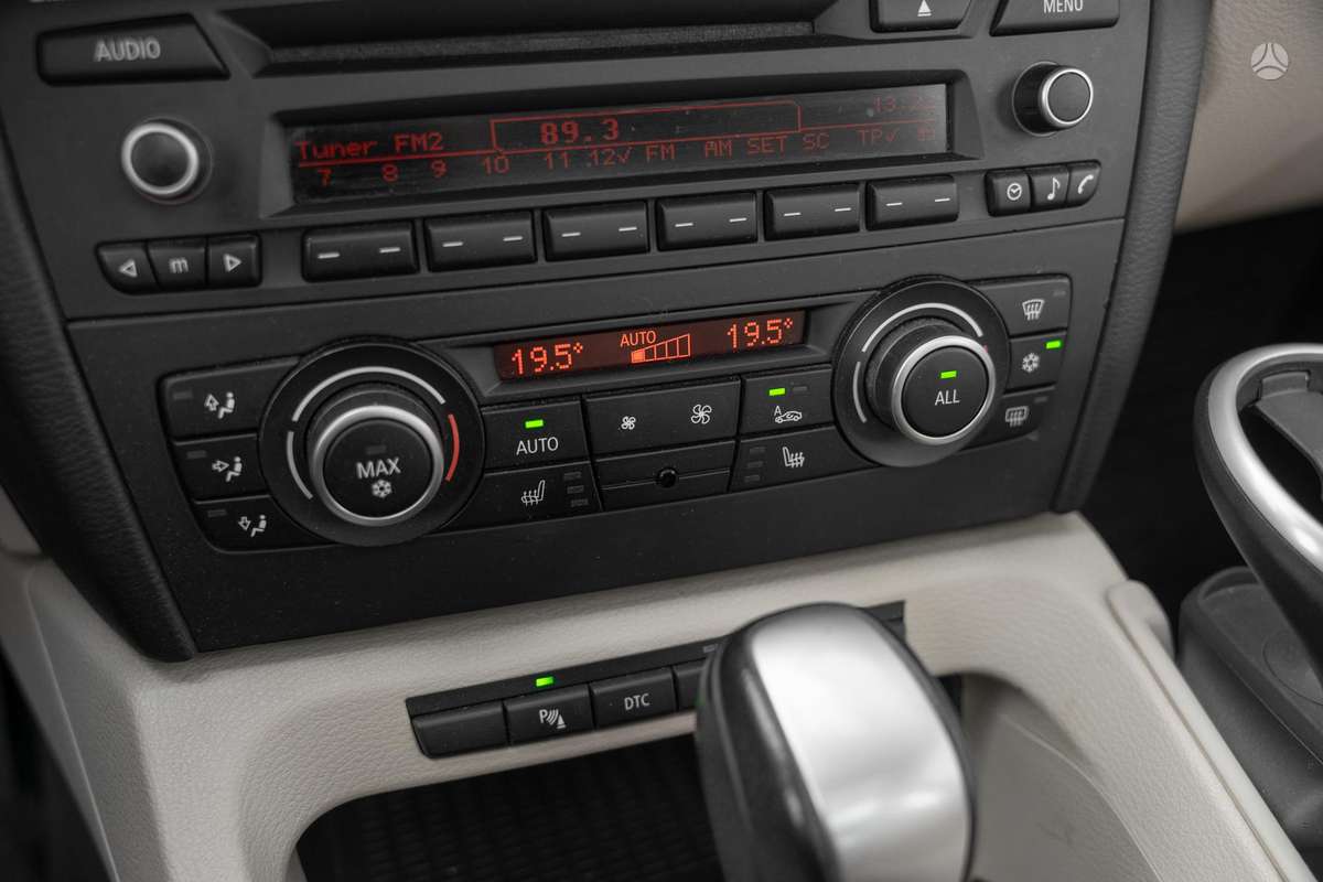 BMW X1 2010 — photo 23