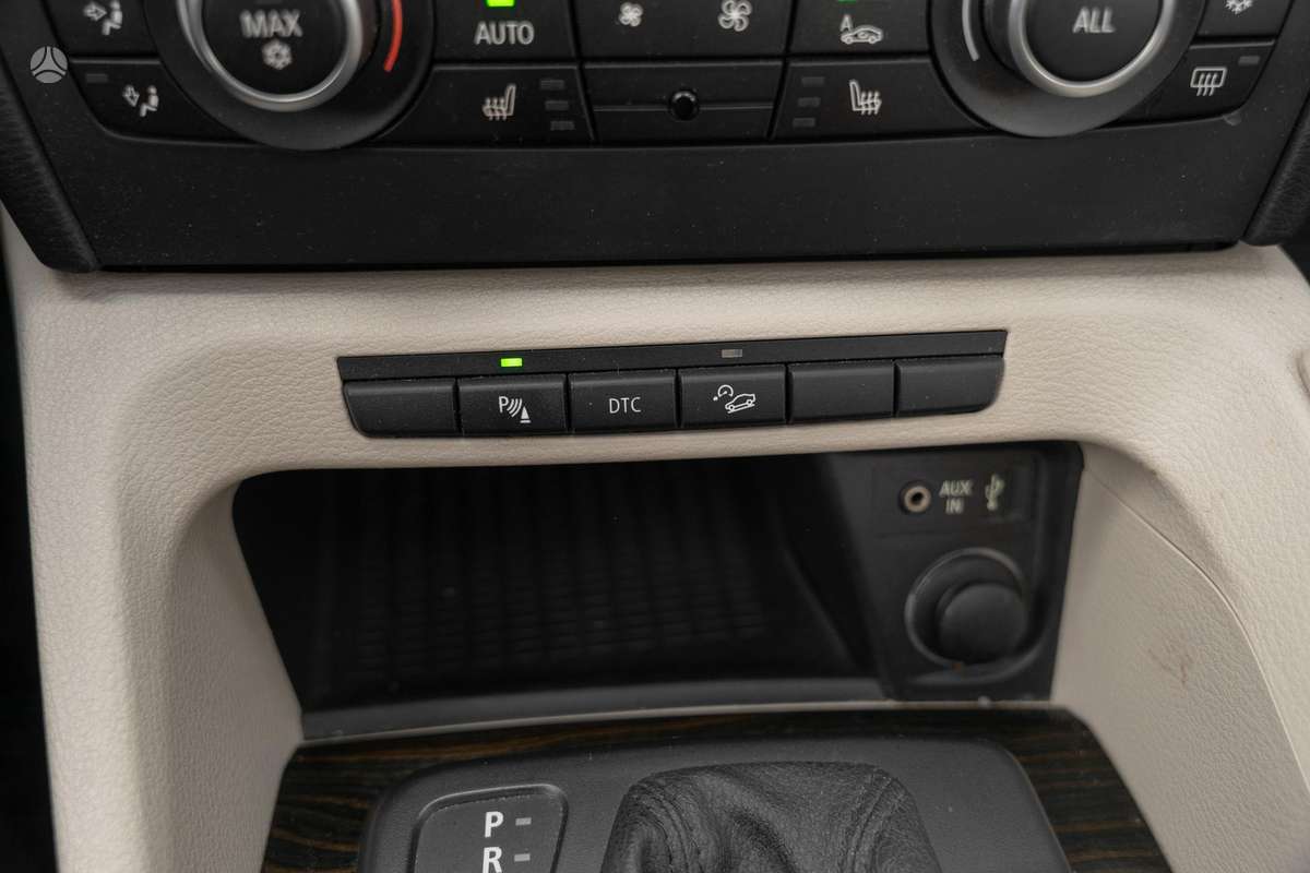 BMW X1 2010 — photo 24