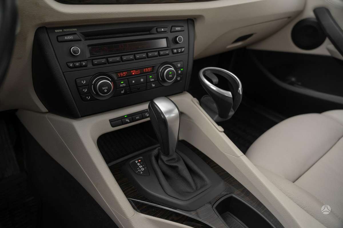 BMW X1 2010 — photo 25