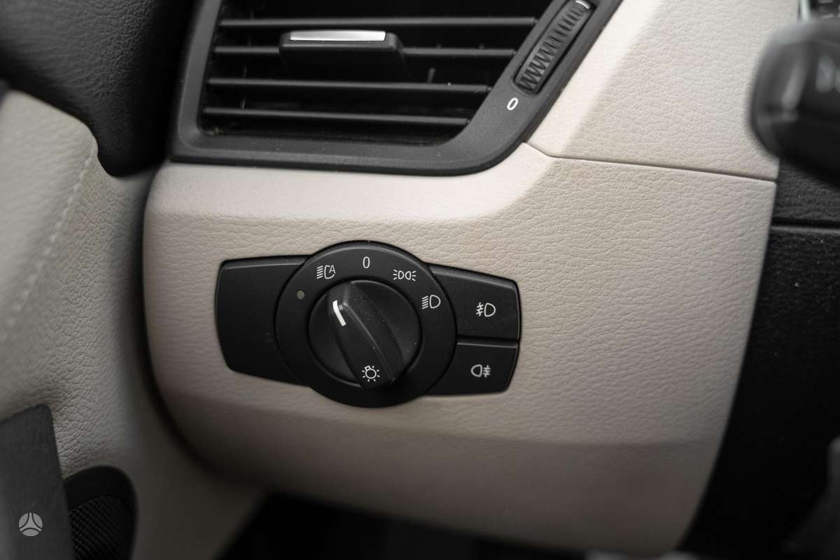 BMW X1 2010 — photo 26