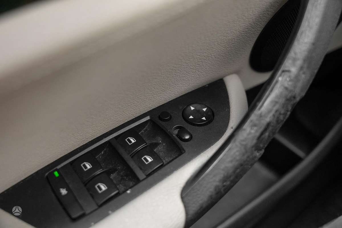 BMW X1 2010 — photo 28
