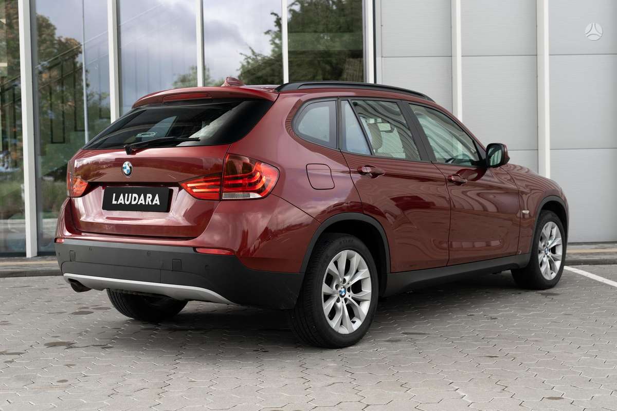 BMW X1 2010 — interior