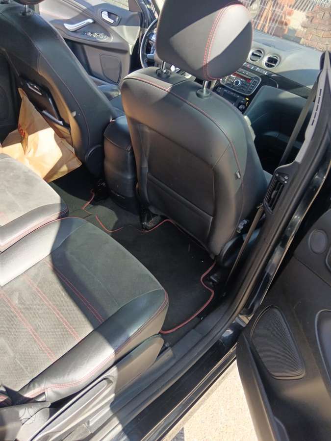 Ford S-MAX 2013 — photo 9