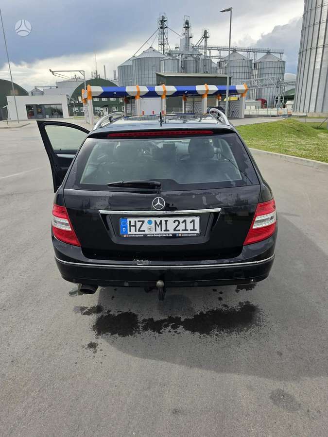 Mercedes-Benz C220 2008 — вигляд ззаду