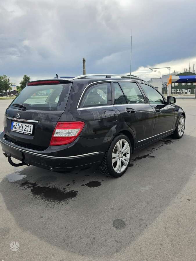 Mercedes-Benz C220 2008 — салон