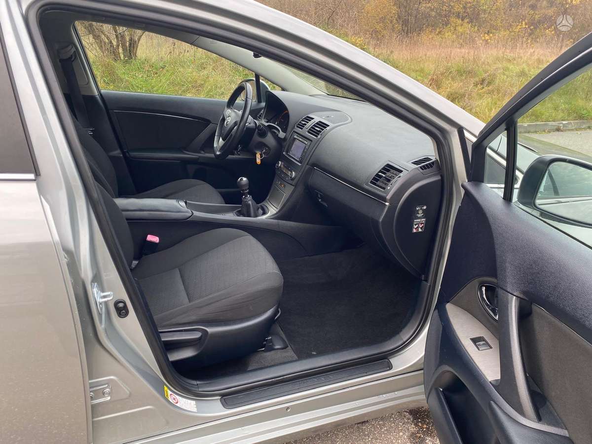Toyota Avensis 2009 — photo 10
