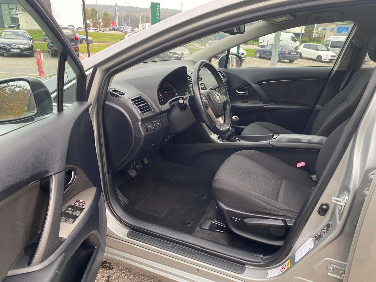Toyota Avensis 2009 — photo 11