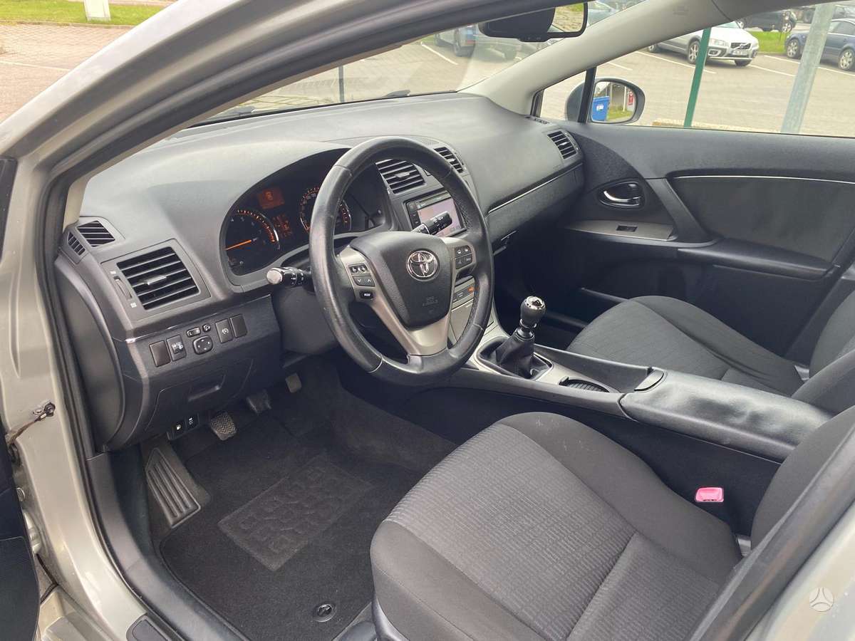 Toyota Avensis 2009 — photo 12