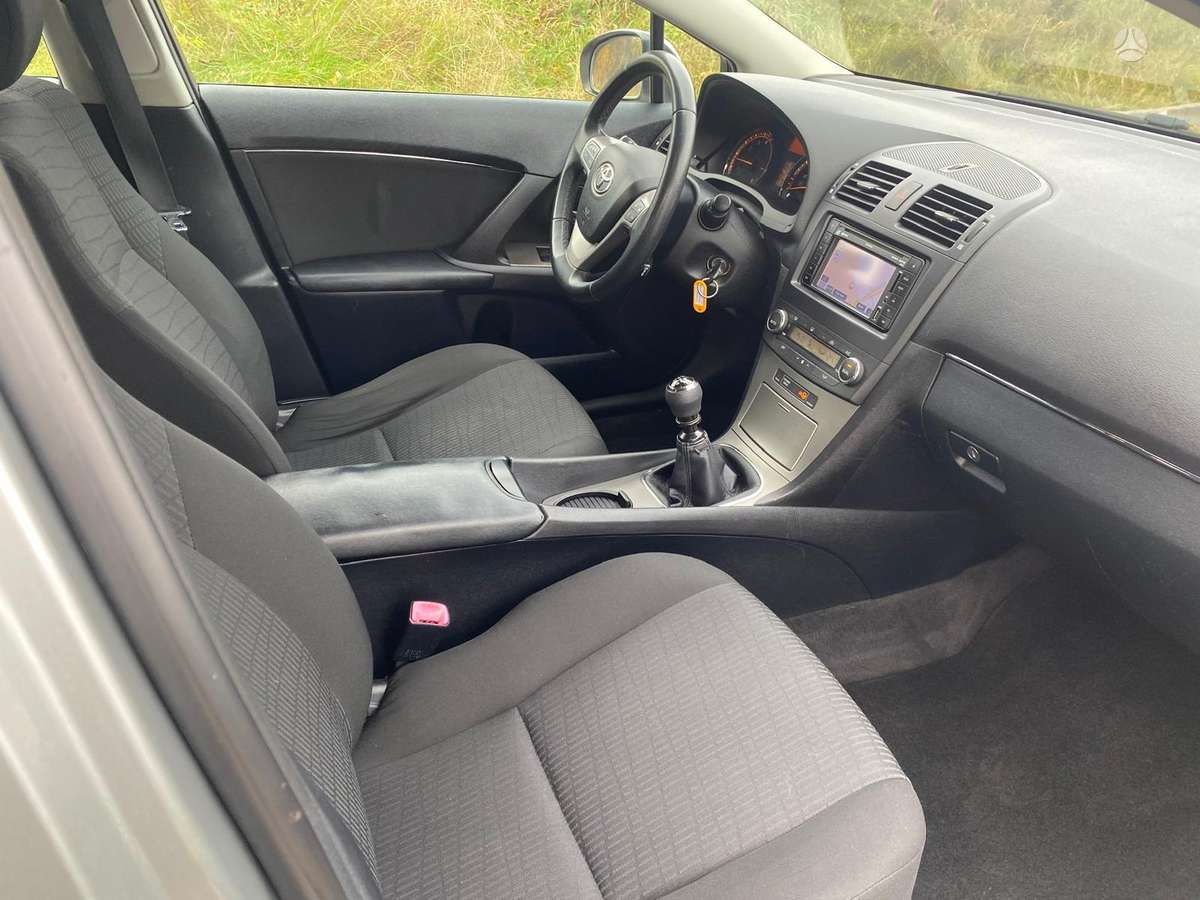 Toyota Avensis 2009 — photo 13