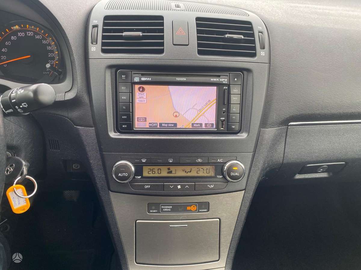 Toyota Avensis 2009 — photo 16