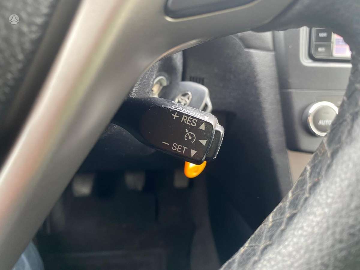 Toyota Avensis 2009 — photo 17