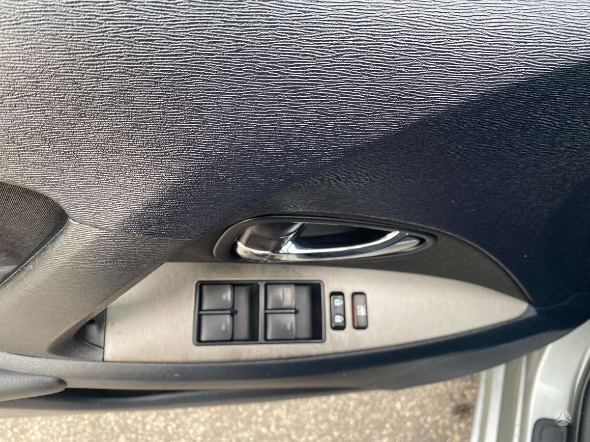 Toyota Avensis 2009 — photo 19