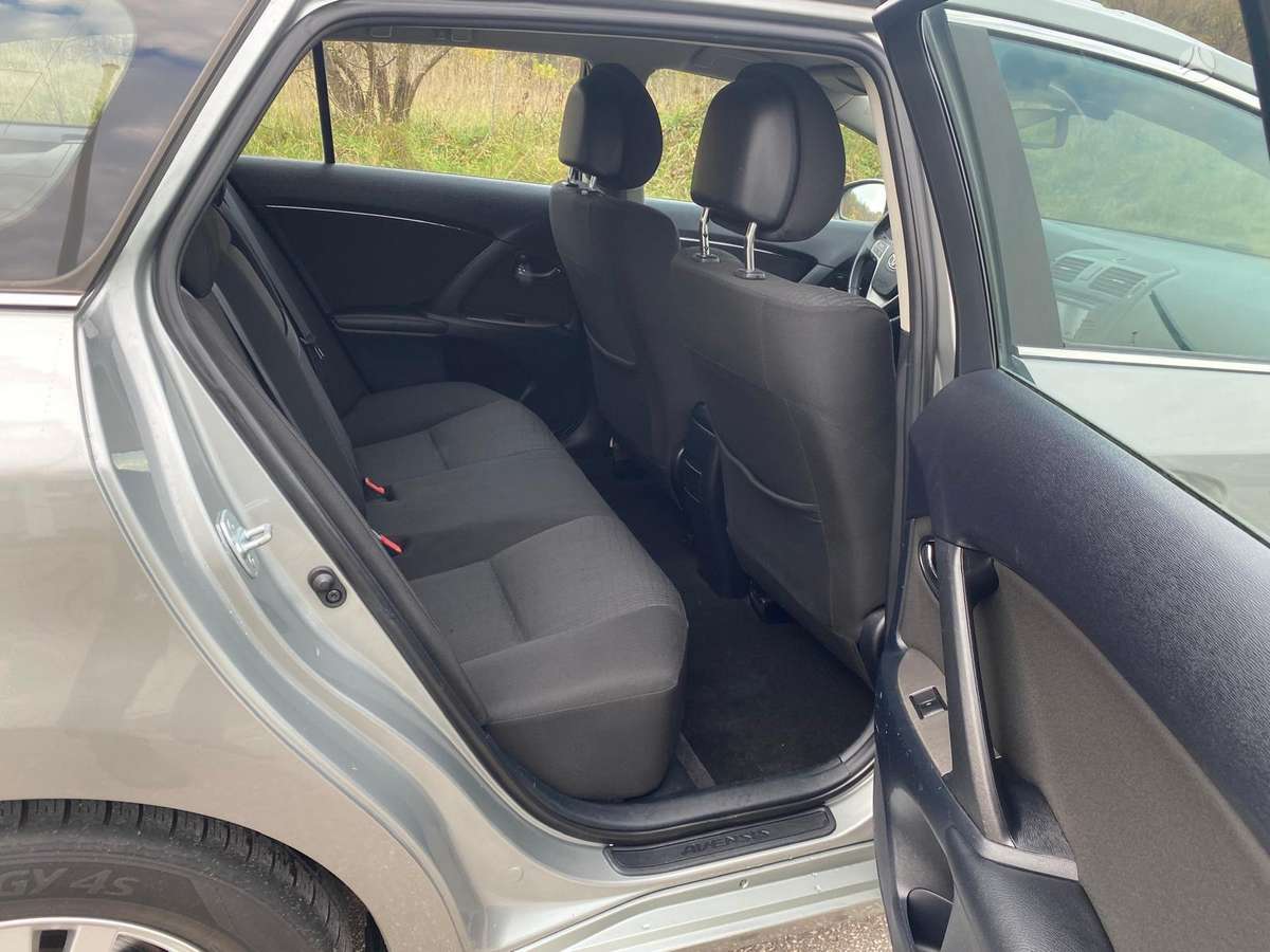 Toyota Avensis 2009 — photo 21